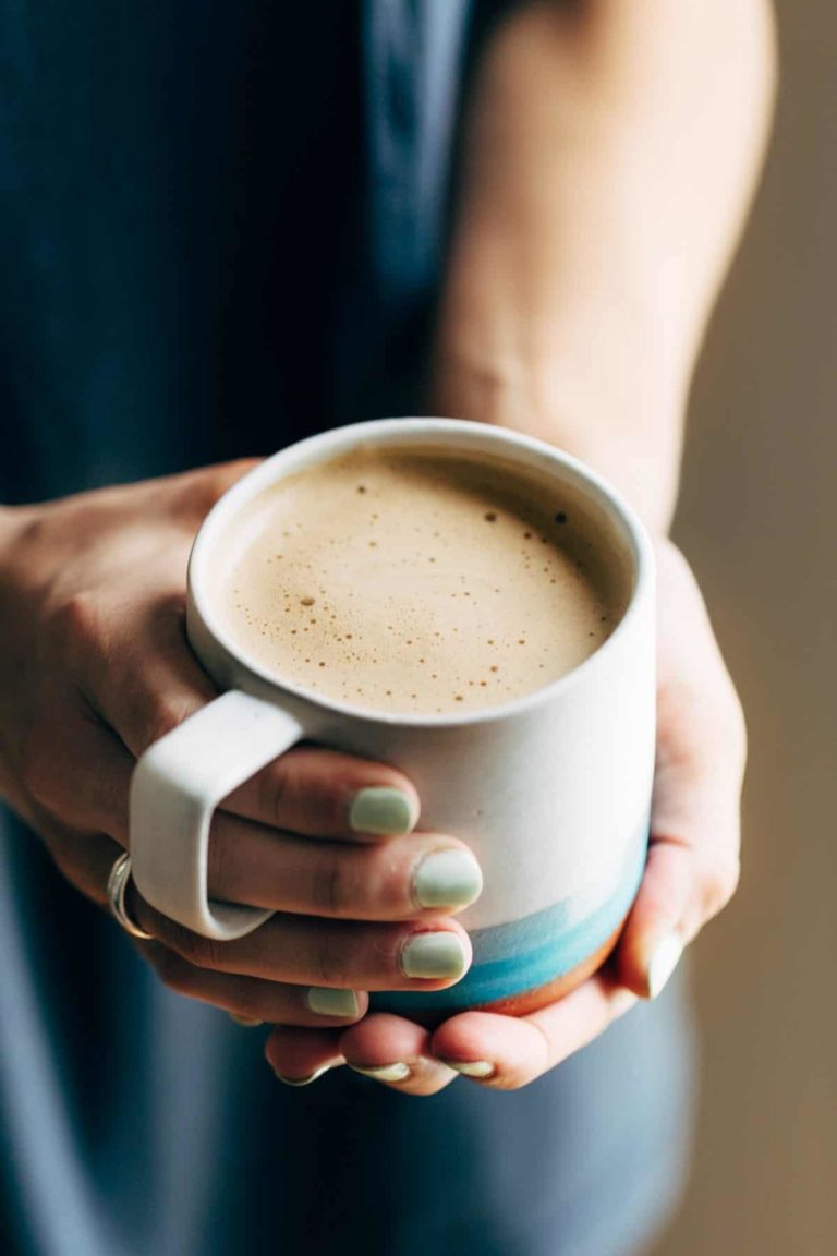 Cashew coffee in a cup.